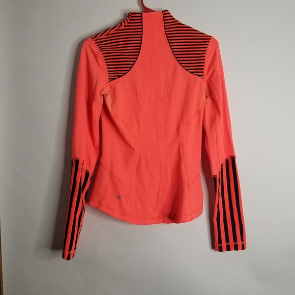 Lululemon Forme Light Flare Jacket Size 4 - Picture 3 of 3